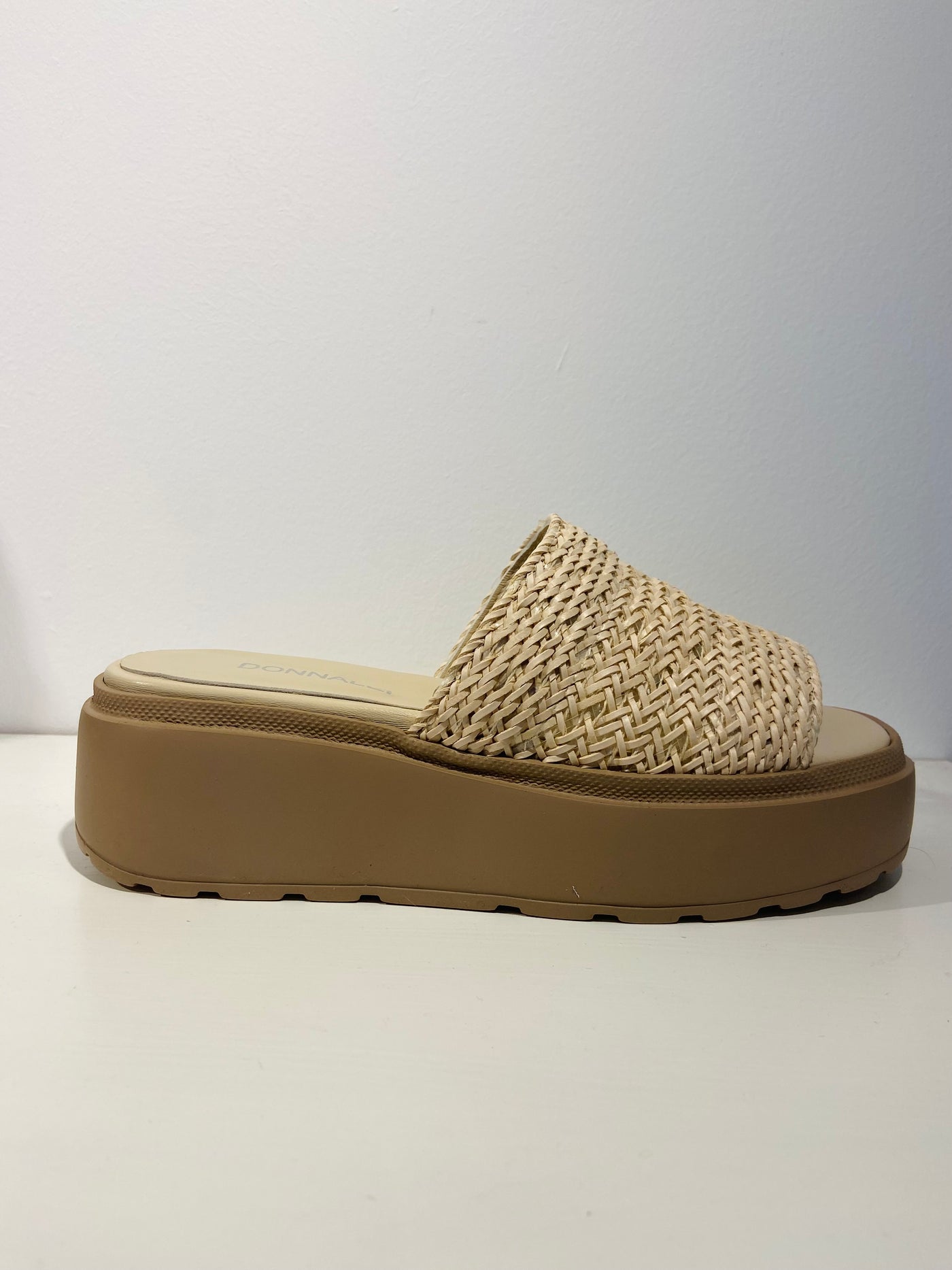 Platform raffia slider