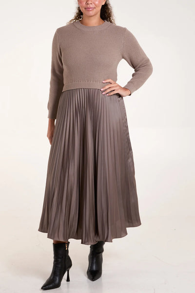 Jumper dress with pleats