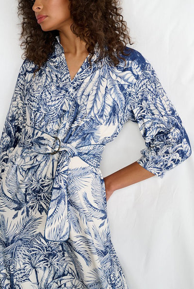 Maxi dress in blue and white tropical print