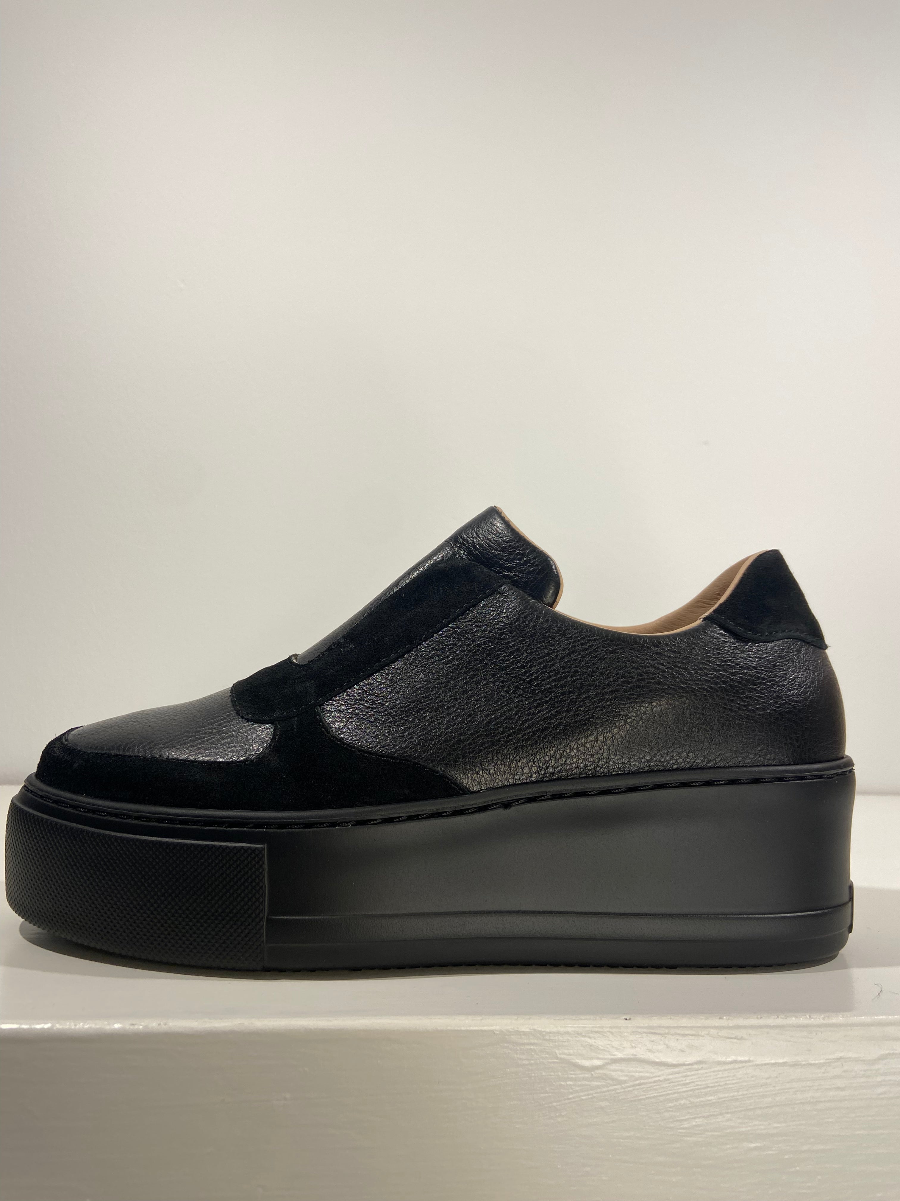 Black leather and suede platform trainers – ODYL design