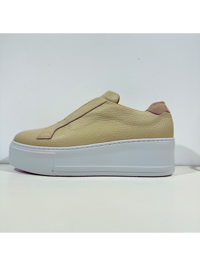 Slip on trainers in vanilla