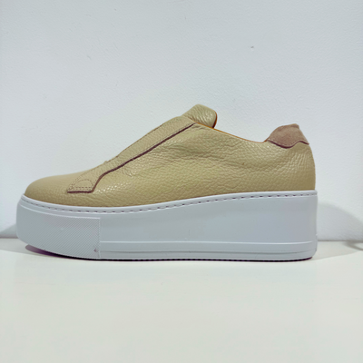 Slip on trainers in vanilla