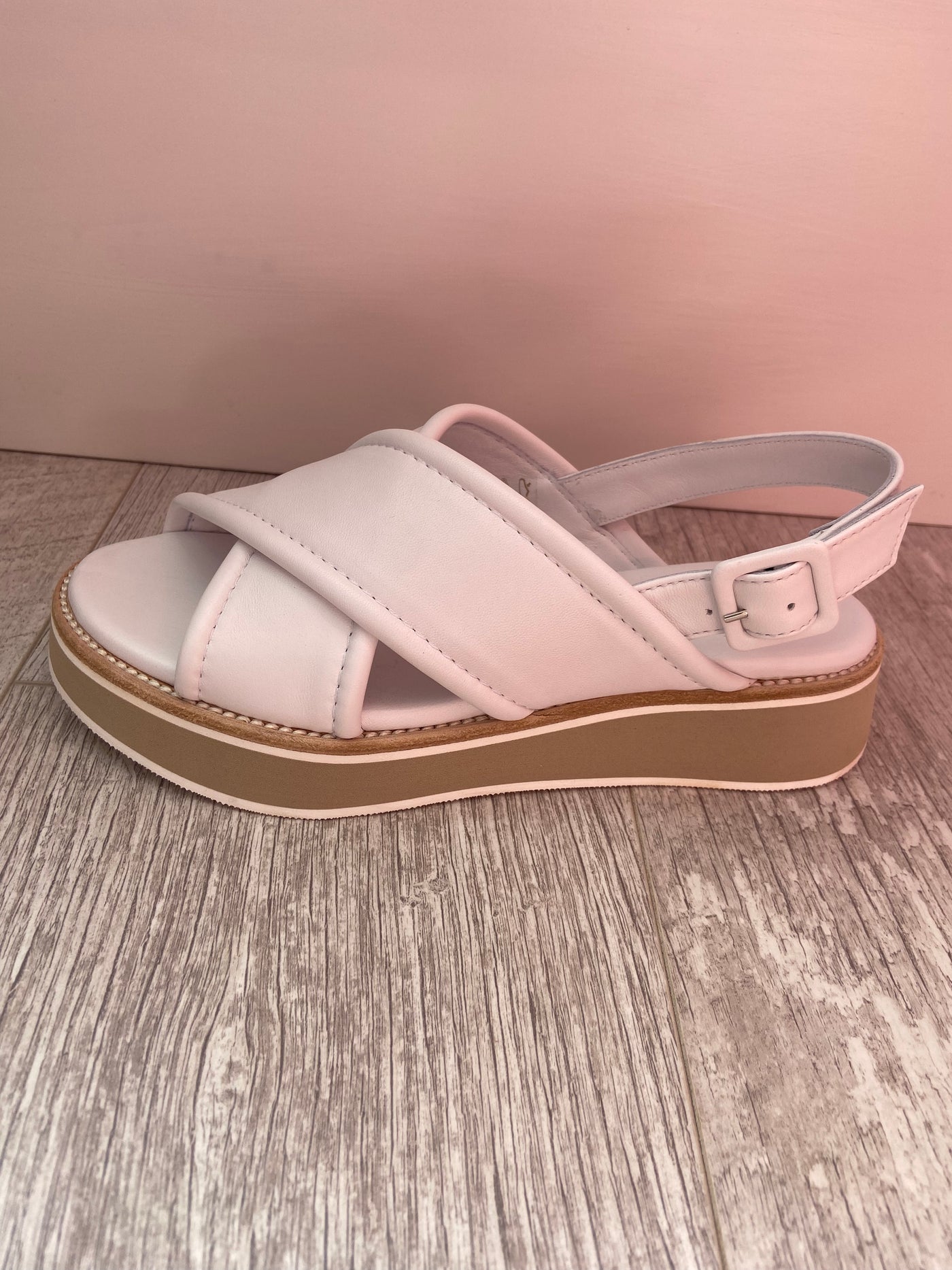 Cross over leather sandals in white