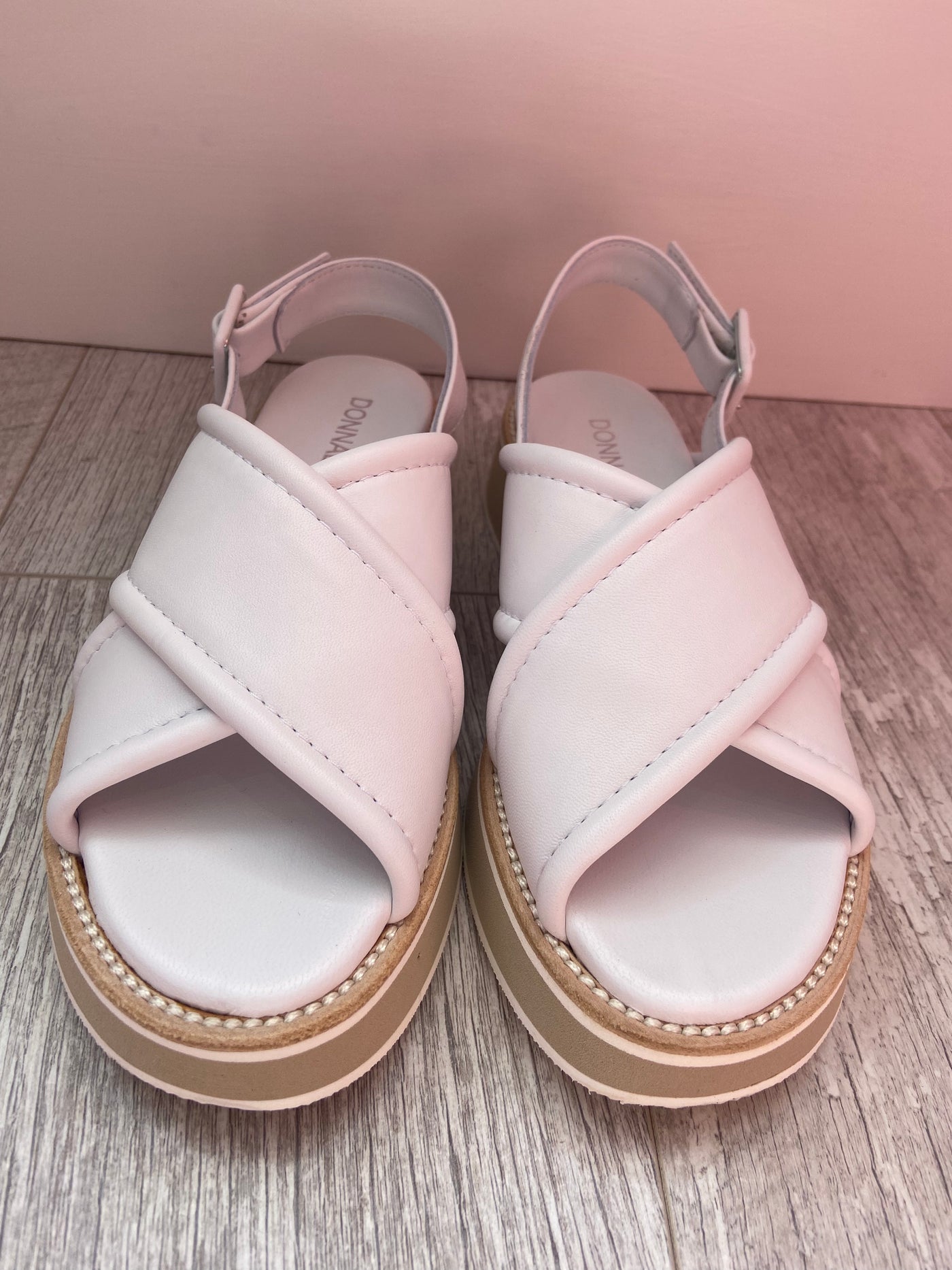 Cross over leather sandals in white